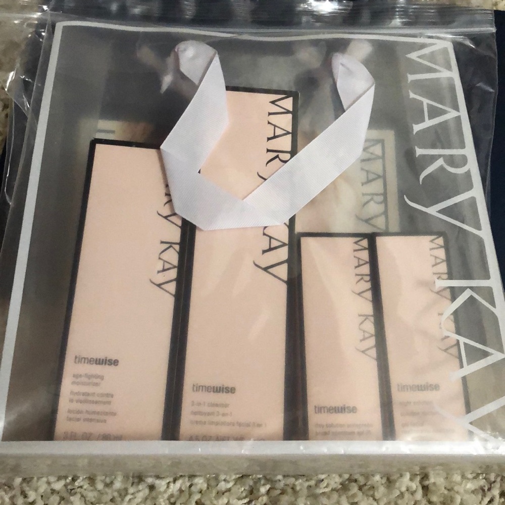 New! Mary Kay Timewise Set for Normal to Dry Skin